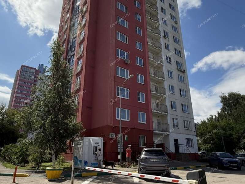 трёхкомнатная квартира на бульваре 60-летия Октября дом 25 к2