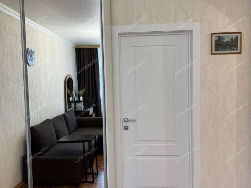 трёхкомнатная квартира на улице Челюскинцев дом 22