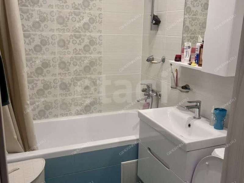 трёхкомнатная квартира на Ошарской улице дом 53