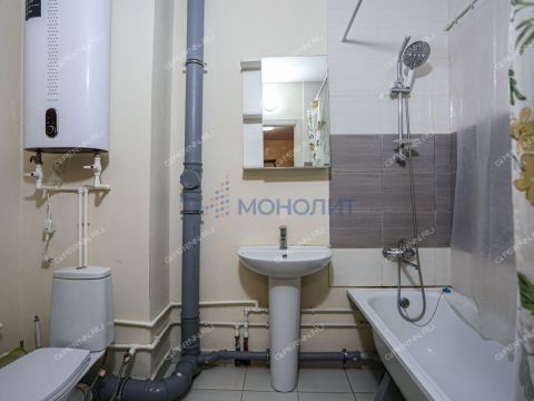 3-komnatnaya-ul-romantikov-d-8 фото