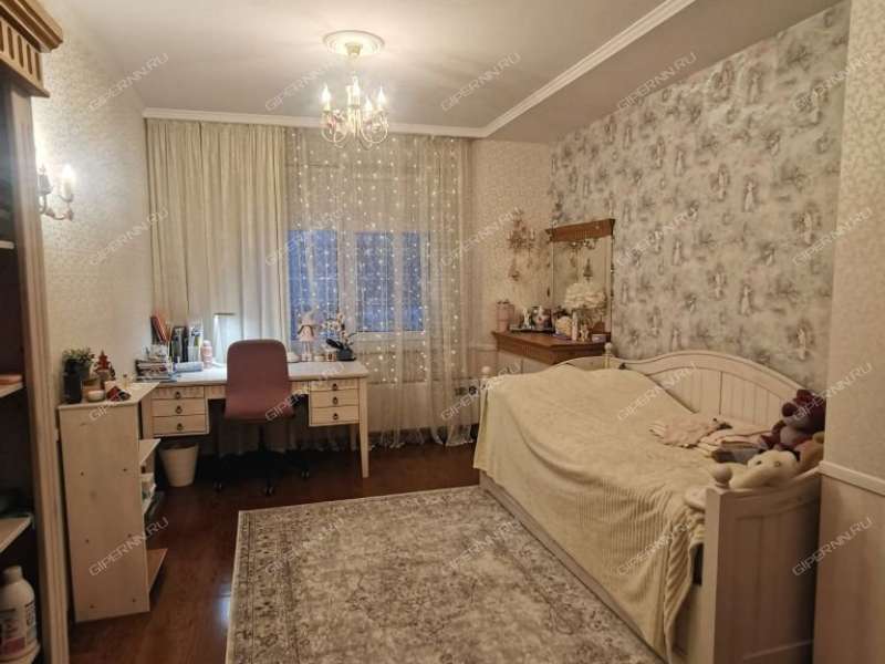 четырёхкомнатная квартира на улице Янки Купалы дом 38