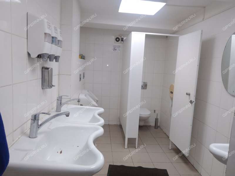 помещение под склад, производственную площадь на улице Адмирала Нахимова